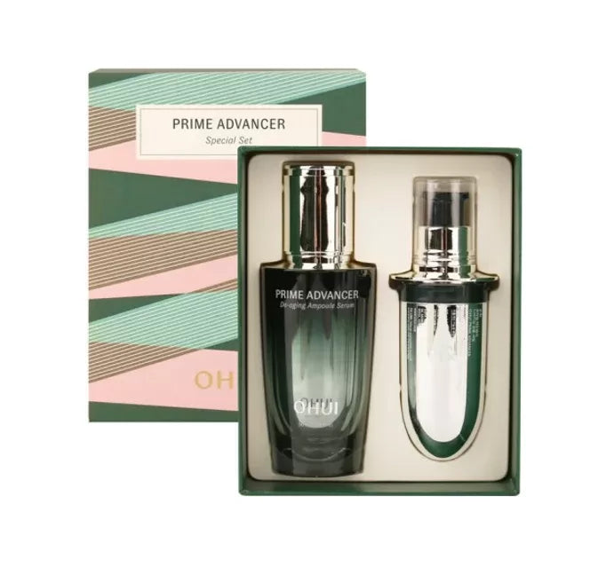 OHUI Prime Advancer Ampoule Serum Set (50 ml + 50 ml Refill), en intensiv serumbehandling, der forbedrer hudens udstråling og strammer huden med avancerede anti-aging ingredienser.