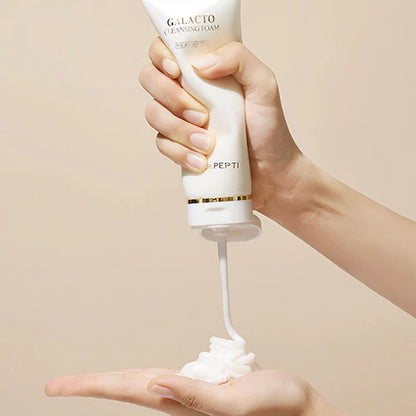 Dr. Pepti Galacto Cleansing Foam 110 ml – Luksuriøs vandbaseret rensemousse, velegnet til alle hudtyper, der renser porerne, efterlader huden ren, blød og med en sund glød.