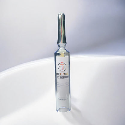 Tom-tit-tot Retinol 3X Serum 10 ml, et potent anti-aging serum, der reducerer fine linjer og forbedrer hudens struktur med retinol og beroligende Centella Asiatica.