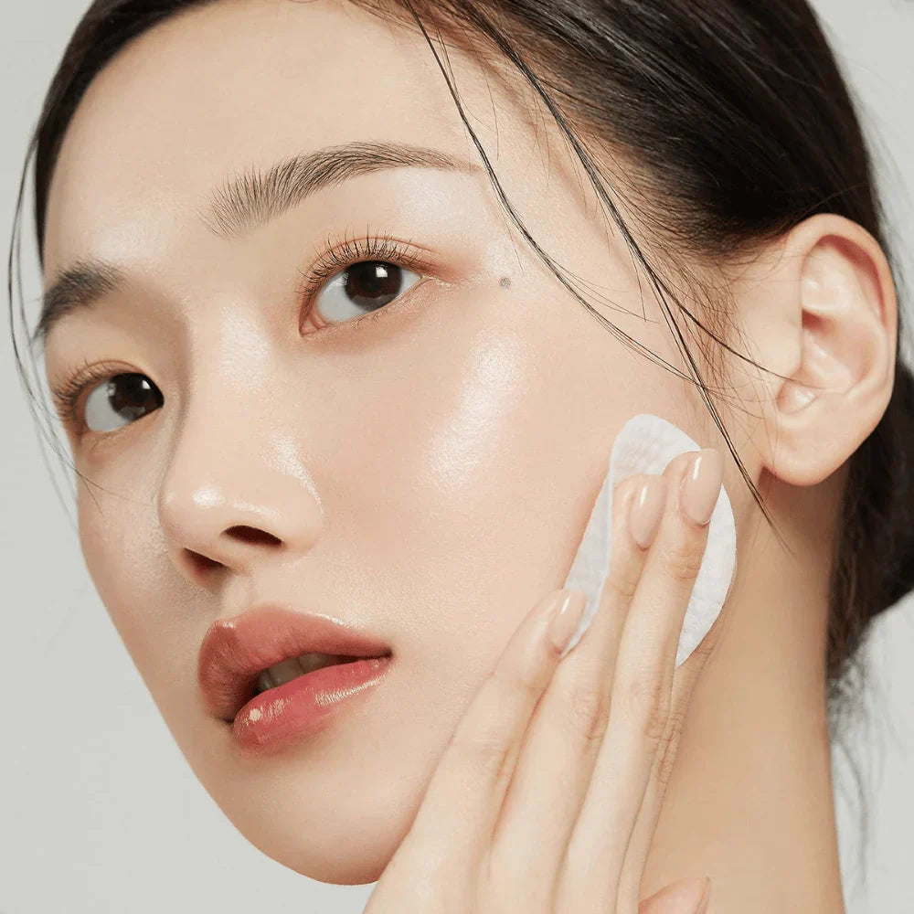 MEDICUBE Zero Pore Pads 2.0 70 stk – praktisk bøtte med rensende pads, udviklet til at balancere talgproduktionen, minimere porer og efterlade huden frisk og blød.