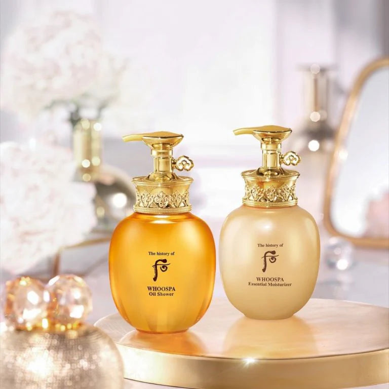 The History of Whoo WhooSpa Body Care Set, en komplet spa-oplevelse til huden med nærende kropsolie og fugtgivende bodylotion, der styrker hudens fugtbarriere og efterlader huden glat og velplejet.