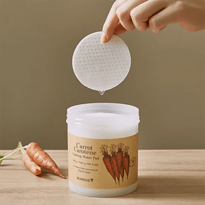 Skinfood Carrot Carotene Calming Water Pad 90 stk – ansigtspads i krukke, beriget med naturlige planteekstrakter, udviklet til at køle, berolige og give intensiv fugt til sensitiv eller stresset hud.