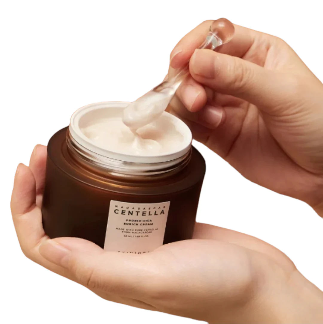 SKIN1004 Madagascar Centella Probio-Cica Enrich Cream 50 ml – fugtgivende ansigtscreme i enkel emballage, formuleret til sensitiv hud for at reducere rødme, lindre irritation og give en sund glød.