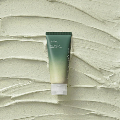 Anua Heartleaf Pore Clay Pack 100 ml – koreansk ansigtsmaske med ler og planteekstrakter, der eksfolierer blidt, forfiner porerne og styrker hudens fugtbalance.