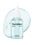 Torriden Dive-In Low Molecular Hyaluronic Acid Serum 50 ml – stilren blå glasflaske med let og fugtgivende serum, beriget med lavmolekylær hyaluronsyre, der trænger dybt ind og giver intens hydrering.