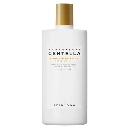 SKIN1004 Madagascar Centella Air-Fit Suncream Plus SPF50+ PA++++ 50 ml – stilren tube med let og beroligende solcreme, beriget med Centella Asiatica, der beskytter mod UVA- og UVB-stråler, samtidig med at berolige sensitiv hud.