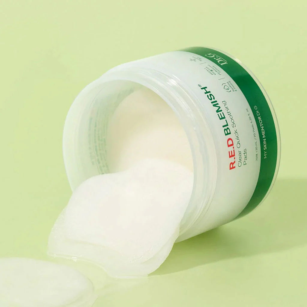 Dr.G R.E.D Blemish Clear Brightening Peeling Gel (Normal) 70 pads, en effektiv løsning, der hjælper med at fjerne døde hudceller og opfriske huden, hvilket giver en glattere og mere strålende teint.