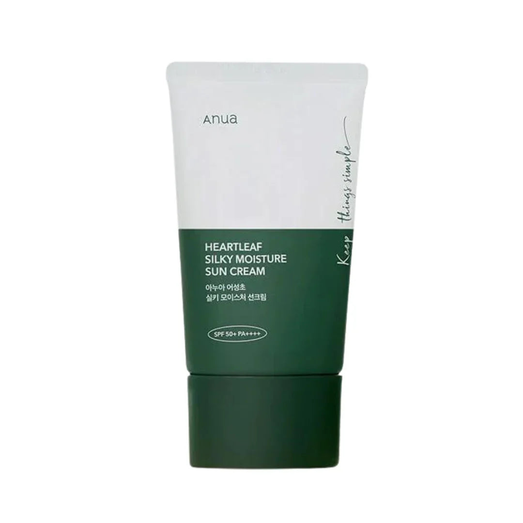 Fugtgivende ansigtscreme i stilren krukke, beriget med hyaluronsyre og naturlige ekstrakter, der tilfører intens moisture og efterlader huden blød og smidig.