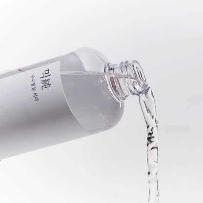 MIXSOON Centella Asiatica Toner 150 ml – mild og fugtgivende toner i minimalistisk emballage, udviklet til sensitiv og irriteret hud for at give ro, balance og forberede huden til efterfølgende pleje.

